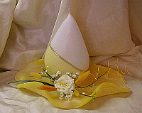 Kerzengesteck mit Flachtropfen und Rose